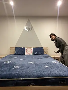 Piggiteablacktea online show from 12/19/25, 06:54