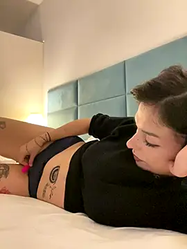 Piggiteablacktea online show from 11/11/25, 08:03