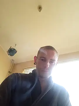 Snapshot of piercingpik chatting on 01/08/26, 12:33 piercingpik online show from 01/08/26, 12:33