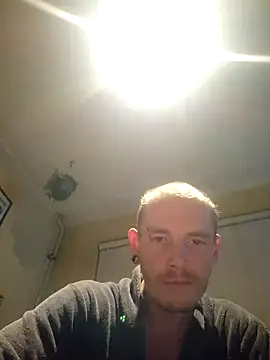 Snapshot of piercingpik chatting on 01/15/26, 11:19 piercingpik online show from 01/15/26, 11:19