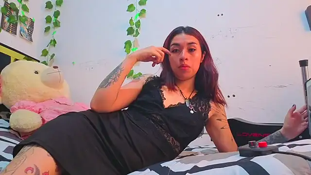 lucywhite13 online show from 04/22/26, 04:36