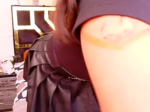 lucywhite13 online show from 10/14/25, 07:36