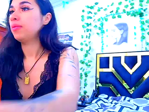 lucywhite13 online show from 09/23/25, 01:07