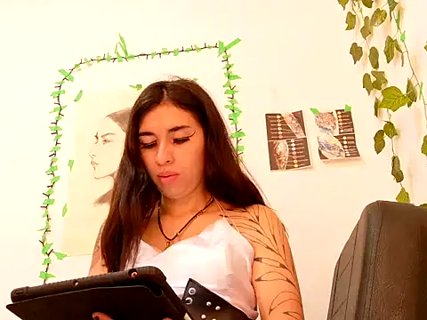 lucywhite13 online show from 09/13/25, 06:41