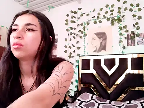 lucywhite13 online show from 09/20/25, 08:03