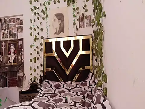 lucywhite13 online show from 09/17/25, 07:27