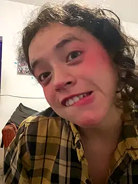 Snapshot of Lucy_YupiSweet chatting on 10/31/25, 07:38 Lucy YupiSweet online show from 10/31/25, 07:38