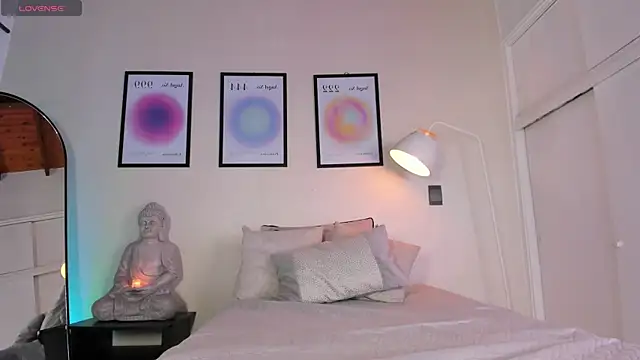 Snapshot of AriaMuse chatting on 01/12/26, 09:52 AriaMuse online show from 01/12/26, 09:52