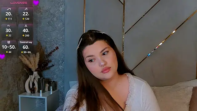 Snapshot of EmilyHyde chatting on 07/11/26, 03:56 EmilyHyde online show from 07/11/26, 03:56