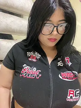 Vliacoooper2 online show from 10/16/25, 08:33