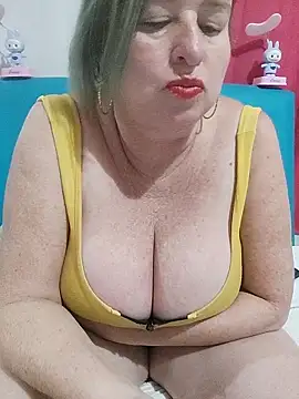 Snapshot of Miss-tetas chatting on 10/02/25, 11:19 Miss-tetas online show from 10/02/25, 11:19