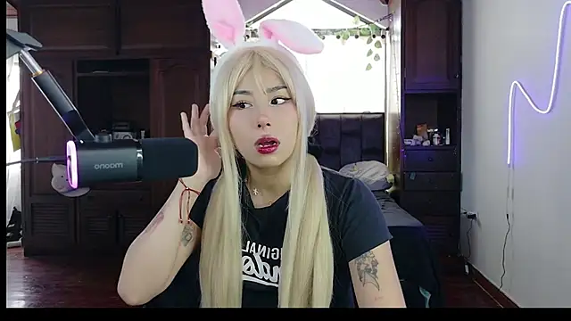 Shisuku Sophi online show from 10/26/25, 04:18