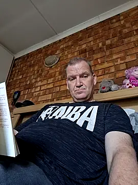 Snapshot of wallacelegend chatting on 02/24/26, 10:27 wallacelegend online show from 02/24/26, 10:27