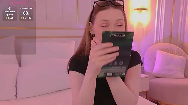 NancySmitts online show from 11/19/25, 03:45