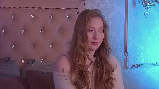 Snapshot of MiaEuphoria_ chatting on 11/07/25, 03:44 MiaEuphoria online show from 11/07/25, 03:44