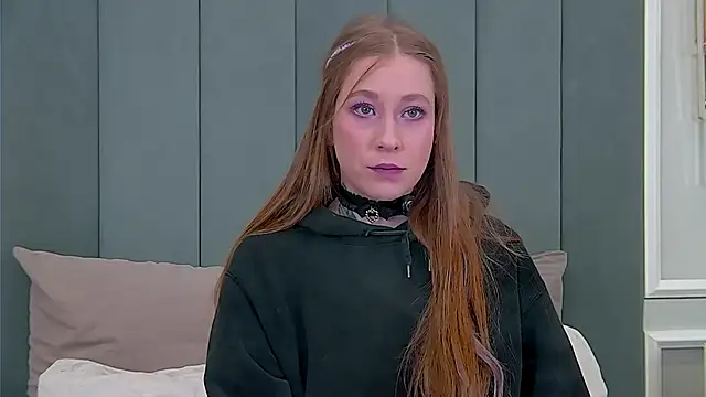 Snapshot of MiaEuphoria_ chatting on 12/02/25, 03:19 MiaEuphoria online show from 12/02/25, 03:19