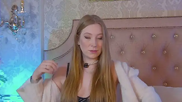 Snapshot of MiaEuphoria_ chatting on 11/18/25, 03:54 MiaEuphoria online show from 11/18/25, 03:54