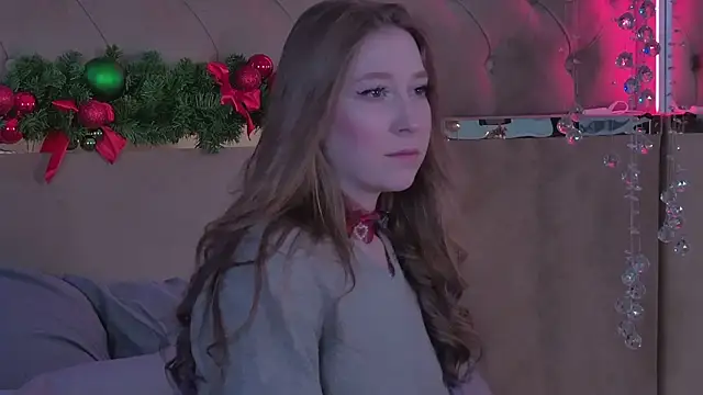 Snapshot of MiaEuphoria_ chatting on 12/14/25, 04:29 MiaEuphoria online show from 12/14/25, 04:29