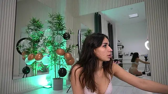 EmmaBlanco online show from 11/18/25, 08:56