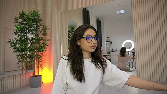 Snapshot of EmmaBlanco chatting on 12/22/25, 08:42 EmmaBlanco online show from 12/22/25, 08:42