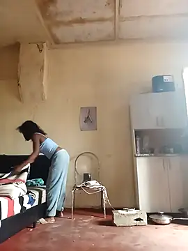 RFeltomWhitJ online show from 11/03/25, 05:34