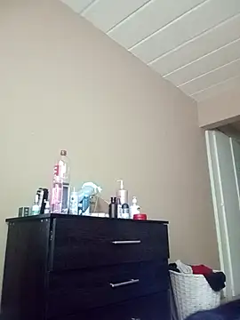 RFeltomWhitJ online show from 11/30/25, 07:31