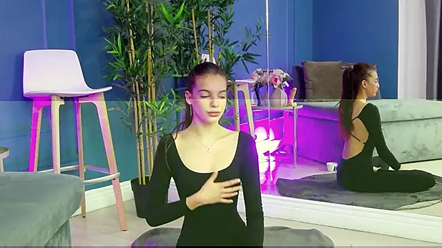 KimmDaviss online show from 11/05/25, 09:23