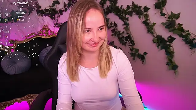 SofieBloom online show from 10/16/25, 06:49