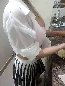 Snapshot of Pihu_Chopra chatting on 09/15/25, 03:23 Pihu Chopra online show from 09/15/25, 03:23