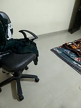 Snapshot of Pihu_Chopra chatting on 12/16/25, 04:44 Pihu Chopra online show from 12/16/25, 04:44