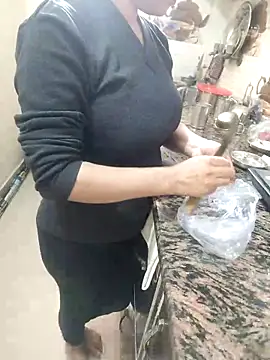 Snapshot of Pihu_Chopra chatting on 11/11/25, 03:45 Pihu Chopra online show from 11/11/25, 03:45