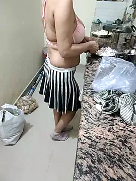 Snapshot of Pihu_Chopra chatting on 12/01/25, 03:35 Pihu Chopra online show from 12/01/25, 03:35