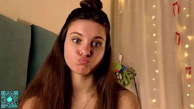 chloemilka online show from 02/15/26, 05:23