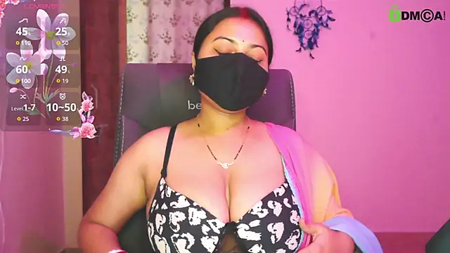 Snapshot of SassyWildCouple chatting on 07/17/26, 12:02 SassyWildCouple online show from 07/17/26, 12:02