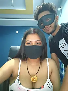 Snapshot of SassyWildCouple chatting on 09/14/25, 04:07 SassyWildCouple online show from 09/14/25, 04:07