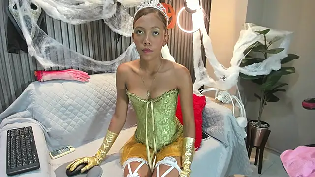 Snapshot of biancaa_18 chatting on 10/31/25, 07:32 biancaa 18 online show from 10/31/25, 07:32