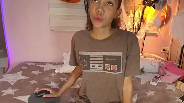 Snapshot of biancaa_18 chatting on 10/30/25, 07:22 biancaa 18 online show from 10/30/25, 07:22