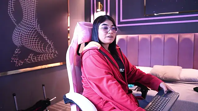 Snapshot of Roma_hells chatting on 09/30/25, 07:09 Roma hells online show from 09/30/25, 07:09