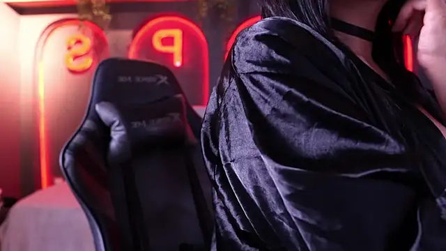 Snapshot of Roma_hells chatting on 09/18/25, 06:44 Roma hells online show from 09/18/25, 06:44