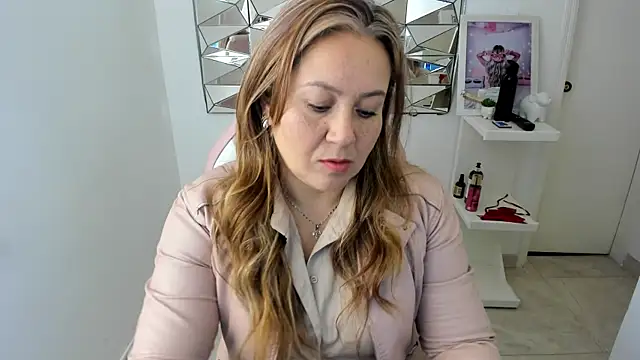 camixxx m online show from 12/02/25, 12:29