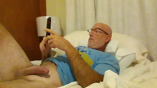Snapshot of wolfi867 chatting on 10/14/25, 03:12 wolfi867 online show from 10/14/25, 03:12
