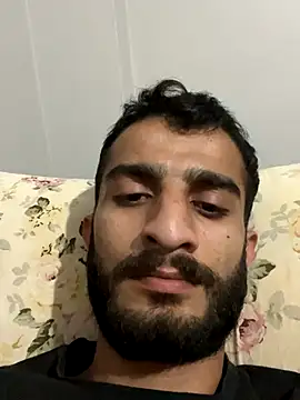 Snapshot of Ylcn11 chatting on 11/14/25, 10:46 Ylcn11 online show from 11/14/25, 10:46