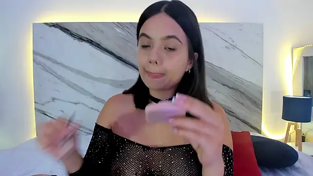 thamiina  online show from 11/26/25, 07:03