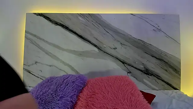 thamiina  online show from 12/16/25, 07:07