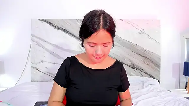 thamiina  online show from 10/27/25, 06:53