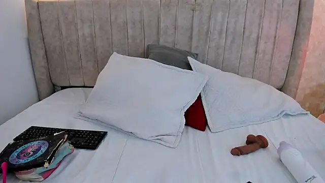 thamiina  online show from 02/25/26, 07:03