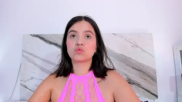 thamiina  online show from 10/28/25, 07:02