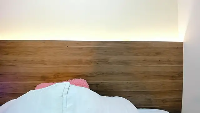 thamiina  online show from 04/16/26, 11:33