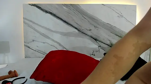 thamiina  online show from 10/22/25, 07:02