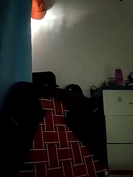 Snapshot of maxiiii125 chatting on 11/18/25, 03:59 maxiiii125 online show from 11/18/25, 03:59